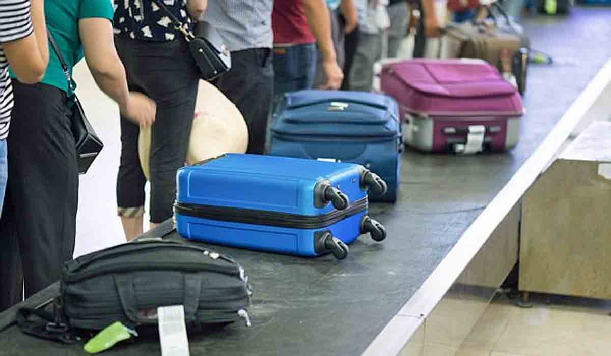 cân đo hành lý tại sân bay